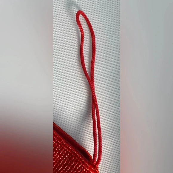 VINTAGE: small, beaded wristlet bag - Picture 5 of 13